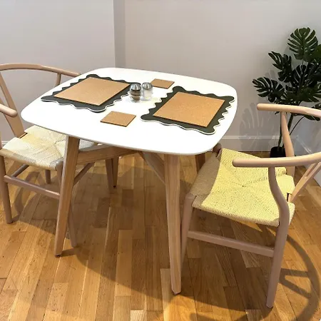 10 Popeshead Apartment