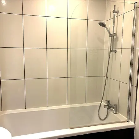 10 Popeshead Apartment *